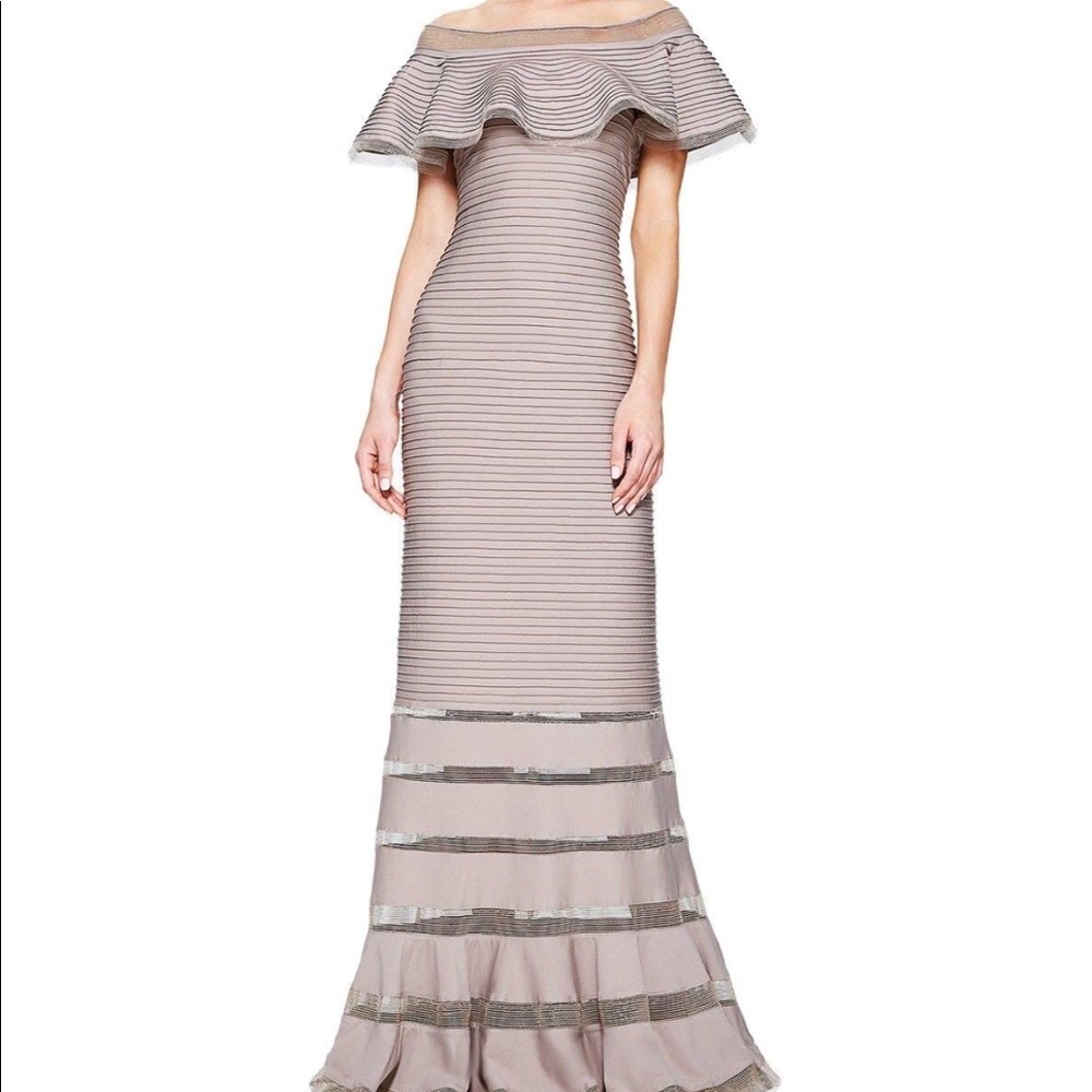 Tadashi Shoji Off the Shoulder Ruffled Dress 💕